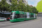 Be 4/6 Flexity 6005, auf der Linie 16, fährt zur Haltestelle Heuwaage.