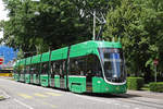 Be 6/8 Flexity 5035, auf der Linie 14, fährt zur Haltestelle Hardstrasse.