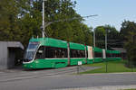 Be 6/8 Flexity 5020, auf der Linie 2, wartet in der Schlaufe beim Eglisee.