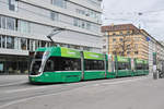 Be 6/8 Flexity 5032, auf der Linie 2, bedient die Haltestelle Gewerbeschule.