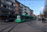 Vielleicht ein eher langweiliges Trambild -    Einfahrt eines Combino-Trams auf der Basler Linie 2 in die Wendeschleife in Binningen.