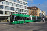 Be 6/8 Flexity 5042, auf der Linie 6, bedient die Haltestelle Gewerbeschule.