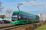 Be 4/6 Flexity 6002, auf der wegen einer Baustelle umgeleiteten Linie 16, fährt zur Endstation beim M-Parc.