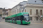 Be 6/8 Flexity 5014, auf der Linie 14, fährt den Steinenberg hoch zur Haltestelle Bankverein.