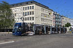 Be 6/8 Flexity 5009 mit der Elektrolux Werbung, auf der Linie 1, fährt bei der Haltestelle Dreirosenbrücke ein.