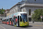 Be 6/8 Flexity 5014 mit der Denner Werbung, auf der Linie 8, fährt den Steinenberg hoch zur Haltestelle Bankverein.