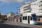 Be 6/8 Flexity 5033 mit der BLKB Werbung, auf der Linie 14, wartet an der Endstation in Pratteln.