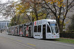 Be 6/8 Flexity 5033 mit der BLKB Werbung, auf der Linie 3, fährt zur Haltestelle Hardstrasse.