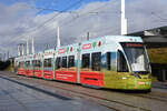 Be 6/8 Flexity 5014 mit der Denner Werbung, auf der Linie 3, wartet an der Endstation beim Bahnhof Saint Louis.