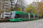 Be 6/8 Flexity 5021, auf der Linie 3, fährt zur Haltestelle Aeschenplatz.