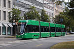 Be 4/6 Flexity 6008, auf der Linie 15, fährt zur Haltestelle Aeschenplatz.