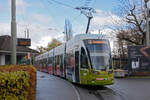 Be 6/8 Flexity 5014 mit der Denner Werbung, auf der Linie 3, wartet an der Endstation in Birsfelden.