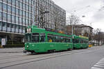 Doppeltraktion, mit den Be 4/4 498 und 489, auf der Linie 15, fährt zur Haltestelle Aeschenplatz.