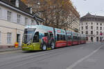 Be 6/8 Flexity 5014 mit der Denner Werbung, auf der Linie 3, fährt den Steinenberg hinunter zur Haltestelle Barfüsserplatz.