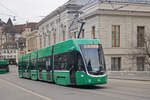 Be 4/6 Flexity 6003, auf der Linie 15, fährt den Steinenberg hoch zur Haltestelle Bankverein.