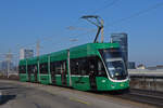 Be 4/6 Flexity 6008, auf der wegen einer Baustelle umgeleiteten Linie 16, fährt zur Endstation beim M-Parc.