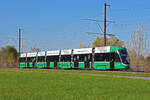 Be 6/8 Flexity 5002, auf der Linie 14, fährt zur Haltestelle Lachmatt.