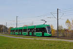 Be 6/8 Flexity 5021, auf der Linie 14, fährt zur Haltestelle Lachmatt.