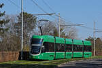 Be 4/6 Flexity 6003, auf der Linie 15, fährt zur Haltestelle Studio Basel.