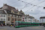 Be 6/8 Flexity 5017, auf der Linie 14, bedient die Haltestelle am Barfüsserplatz.