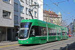 Be 4/6 Flexity 6001, auf der Linie 15, bedient die Haltestelle Tellplatz.