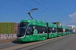 Be 6/8 Flexity 5024 mit der Werbung  mir halte Basel mobil , auf der Linie 2, fährt zur Haltestelle IWB.