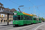 Doppeltraktion, mit dem Be 4/4 479, dem B4S 1489 und dem Be 4/4 496, auf der Linie 2, bedient die Haltestelle am badischen Bahnhof.