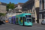 Be 6/8 Flexity 5009 mit der Yallo Werbung, auf der Linie 3, fährt den Steinenberg hoch zur Haltestelle Bankverein.