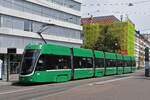 Be 6/8 Flexity 5037, auf der Linie 2, bedient die Haltestelle Gewerbeschule.