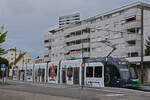 Be 6/8 Flexity 5028 mit der Werbung für die Basler Museen, auf der Linie 14, wartet an der Endstation in Pratteln.