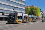 Be 6/8 Flexity 5015 mit der Hieber Werbung, auf der Linie 6, bedient die Haltestelle Gewerbeschule.