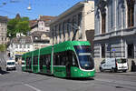 Be 4/6 Flexity 6015, auf der Linie 15, fährt den Steinenberg hoch zur Haltestelle Bankverein.