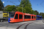 Be 6/8 Combino 306 FC Basel, auf der Linie 2, verlässt die Haltestelle ZOO Dorenbach.