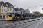 Be 6/8 Flexity 5031 mit der C&A Werbung, auf der Linie 2, bedient am 03.10.2022 die Haltestelle am badischen Bahnhof.