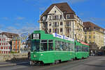 Doppeltraktion, mit den Be 4/4 480 und 482, auf der Linie 15, überquert am 24.11.2022 die Mittlere Rheinbrücke.