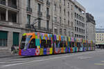 Be 6/8 Flexity 5042 mit der Flaneur Stadt Zauber Werbung, auf der Linie 1, fährt am 30.09.2022 zur Haltestelle Markthalle.