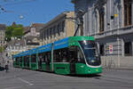 Be 6/8 Flexity 5039, auf der Linie 14, fährt am 19.07.2022 den Steinenberg hoch zur Haltestelle Bankverein.