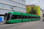 Be 6/8 Flexity 5001, auf der Linie 6, bedient am 29.07.2022 die Haltestelle Gewerbeschule.