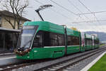 Be 6/8 Flexity 5005 mit einer Weihnachtsdekoration, auf der Linie 14, fährt am 28.11.2022 bei der Haltestelle Gempenstrasse ein.