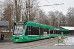 Be 6/8 Combino 308, auf der Linie 2, wartet am 13.12.2022 in der Schlaufe beim Eglisee.