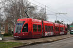 Be 4/6 Flexity mit der Werbung für die Raiffeisen Bank, auf der Linie 15, wartet am 23.01.2023 an der Endstation auf dem Bruderholz.