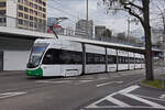 Be 6/8 Flexity 5010 mit der Werbung für ABT Automobile fährt am 04.02.023 zur Haltestelle Holbeinstrasse.