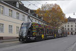 Be 6/8 Flexity 5023 mit der Werbung für die Dreiländer Galerie in Weil am Rhein, auf der Linie 14, fährt am 31.11.2022 den Steinenberg hinunter zur Haltestelle Barfüsserplatz.