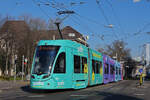 Be 6/8 Flexity 5009 mit der Yallo Werbung, auf der Linie 8, fährt am 14.02.2023 zur Haltestelle am Bahnhof SBB.