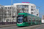 Be 4/6 Flexity 6012, auf der Linie 16, bedient am 11.02.2023 die Haltestelle Markthalle.