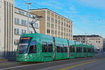 Be 6/8 Flexity 5006  125 Jahre Basler Verkehrsbetriebe , auf der Linie 1, überquert am 07.01.2023 die Dreirosenbrücke.