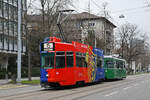 Be 4/4 490 FC Basel zusammen mit dem B4S 1487, auf der Linie 15, fährt am 01.03.2023 zur Haltestelle am Aeschenplatz.