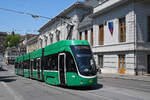 Be 4/6 Flexity 6006, auf der Linie 15, fährt am 14.06.2023 den Steinenberg hoch zur Haltestelle Bankverein.