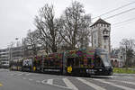 Be 6/8 Flexity 5023 mit der Werbung für die Dreiländer Galerie, auf der Linie 3, fährt am 01.03.2023 zur Haltestelle St.