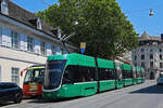 Be 6/8 Flexity 5013, auf der Linie 3, fährt am 14.06.2023 den Steinenberg hinunter zur Haltestelle Barfüsserplatz.